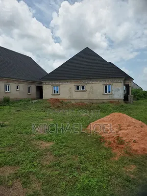 4bdrm Bungalow in Auchi for sale