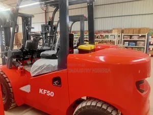Forklift [5tons]