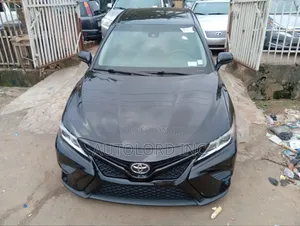 Toyota Camry XLE FWD (2.5L 4cyl 8AM) 2018 Black