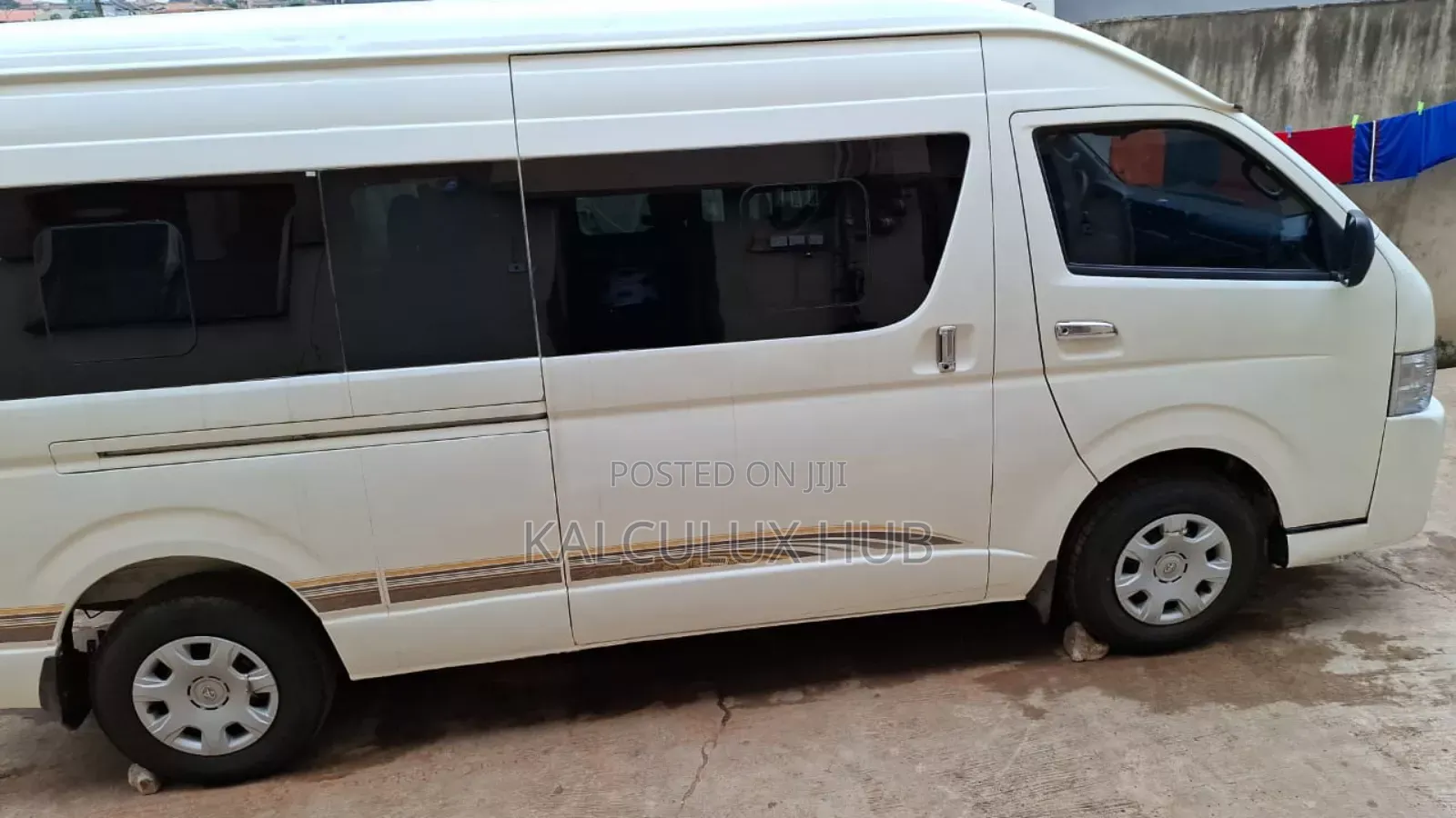 Executive Hummer 3 Bus for Official Outings.