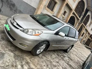 Toyota Sienna 2006 Silver