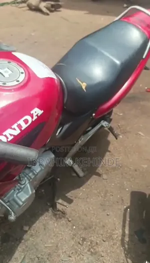 Honda CB 1999 Red