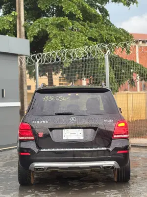 Mercedes-Benz GLK-Class Base GLK 350 4dr AWD 4MATIC (3.5L 6cyl 7A) 2015
