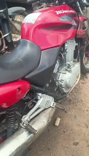 Honda CB 1999 Red