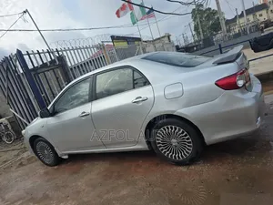 Toyota Corolla LE Special Edition 4dr Sedan (1.8L 4cyl 4A) 2013 Silver