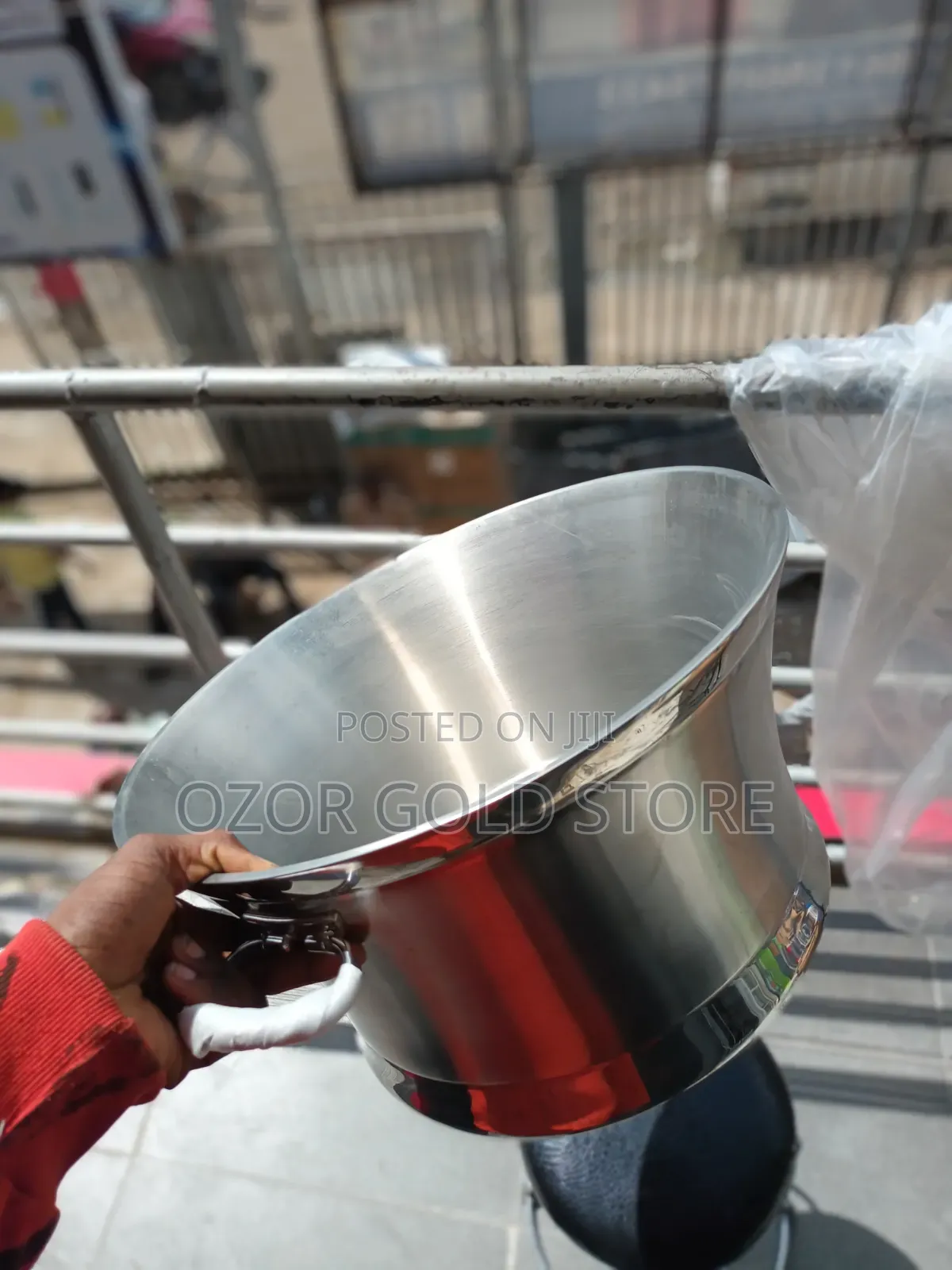 Silver Body Champagne Carrier
