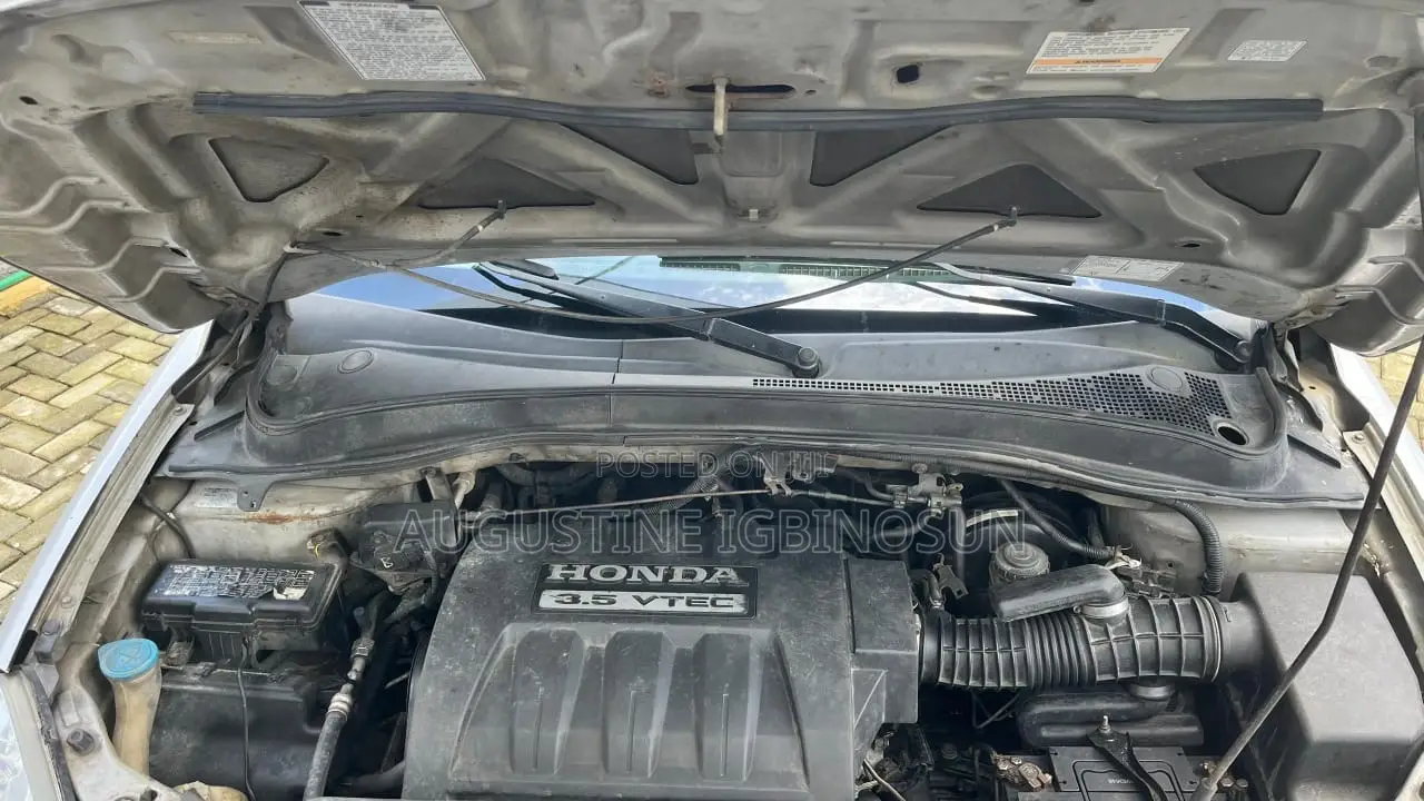 Honda Pilot 2005 Silver