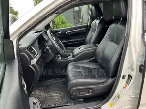 Toyota Highlander SE 2019 White