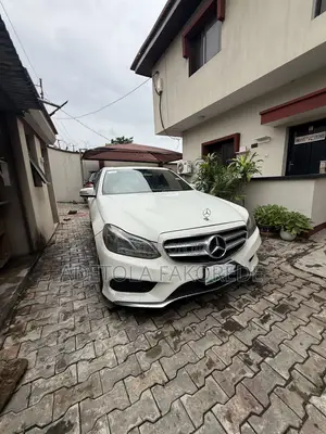 Mercedes-Benz E350 Base 4Matic Sedan AWD (3.5L 6cyl 7A) 2010 White