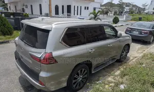 Lexus LX 2021 Gold