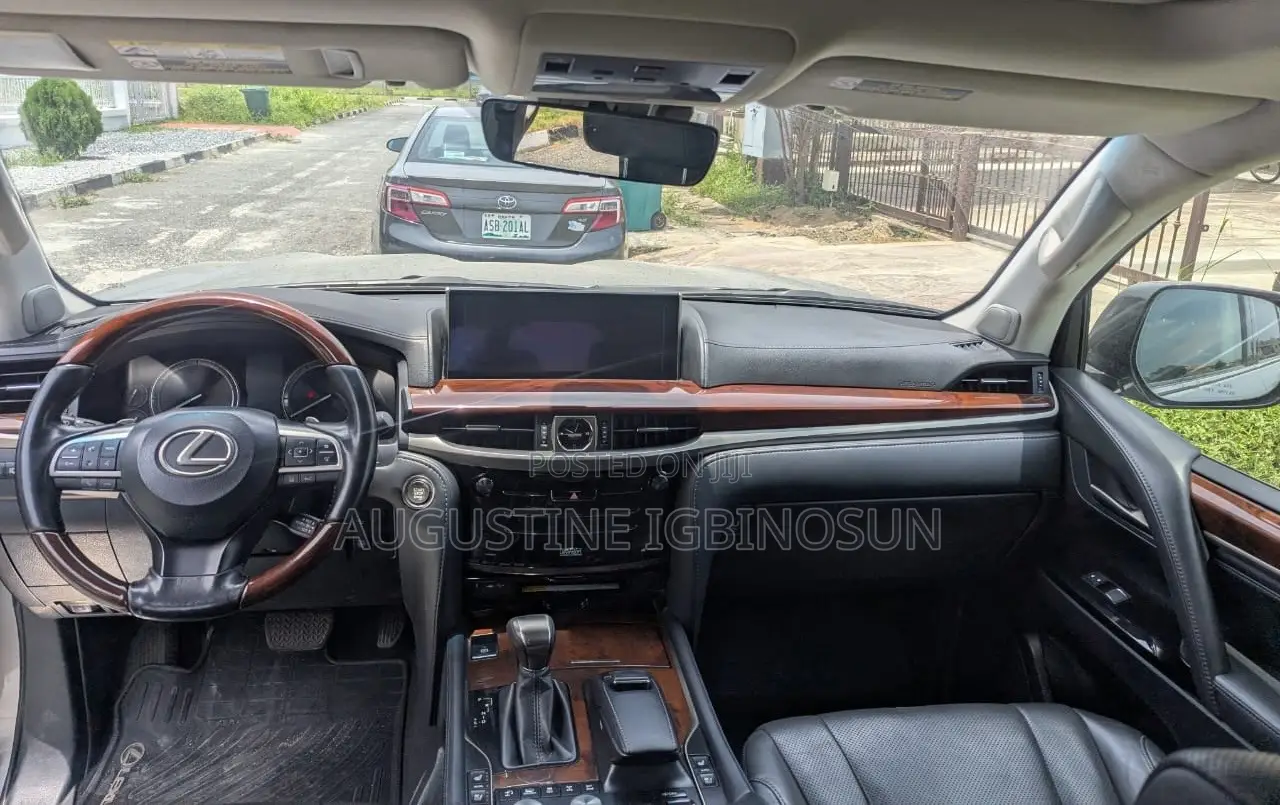 Lexus LX 2021 Gold
