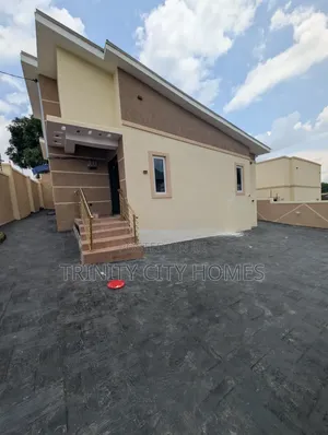 3bdrm Bungalow in Monatan, Iwo Road for sale