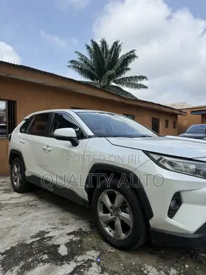 Toyota RAV4 2023 White
