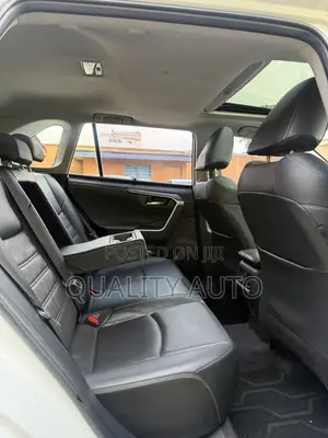 Toyota RAV4 2023 White