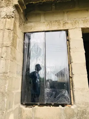 Frameless Window With 12mm Buglary