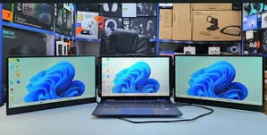 Laptomo P7 15.6'' Triple Screen Laptop Monitor Extender