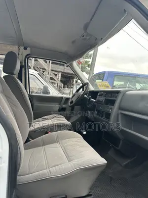 Volkswagen Transporter 2004 White