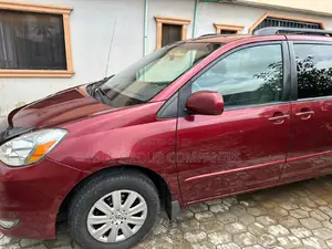 Toyota Sienna 2005 Red