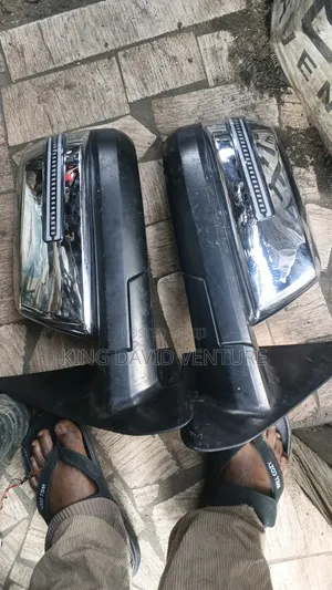 Toyota Tundra Side Mirror With Traffic Lights 2010/2015
