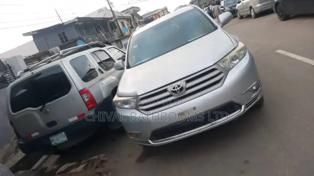 Toyota Highlander 2010 Silver