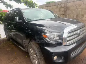 Toyota Sequoia Platinum 4dr SUV 4WD (5.7L 8cyl 6A) 2012 Black