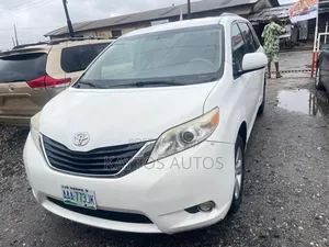 Toyota Sienna LE 8-Passenger 4dr Minivan (3.5L 6cyl 6A) 2014 White