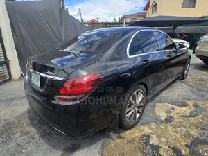 Mercedes-Benz C300 2016 Black