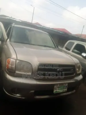 Toyota Sequoia 2004 Gold