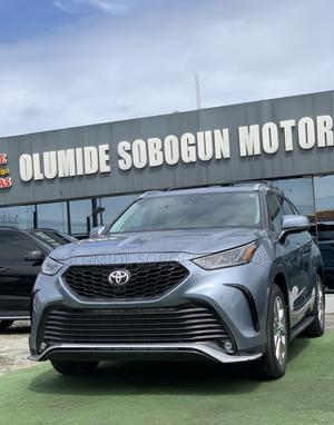 Toyota Highlander Platinum FWD 2023 Blue