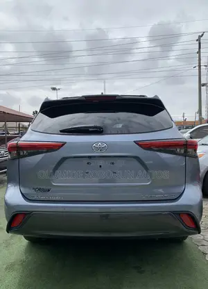 Toyota Highlander Platinum FWD 2023 Blue