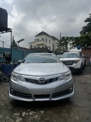 Toyota Camry SE 4dr Sedan (2.5L 4cyl 6A) 2013 Silver