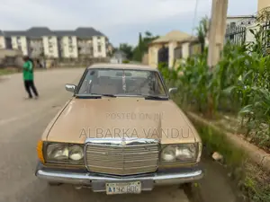 Mercedes-Benz 200E 1995 Gold
