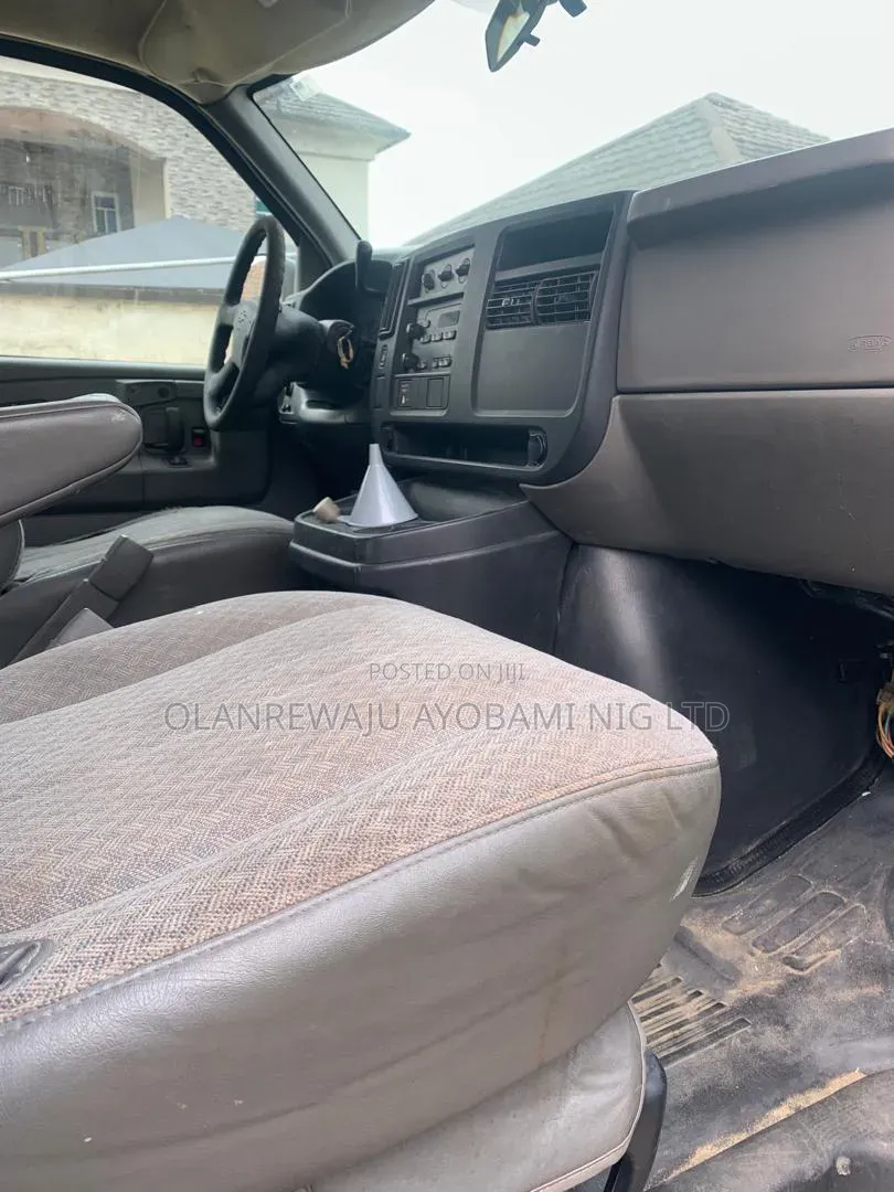 Chevrolet Avalanche 2009 White