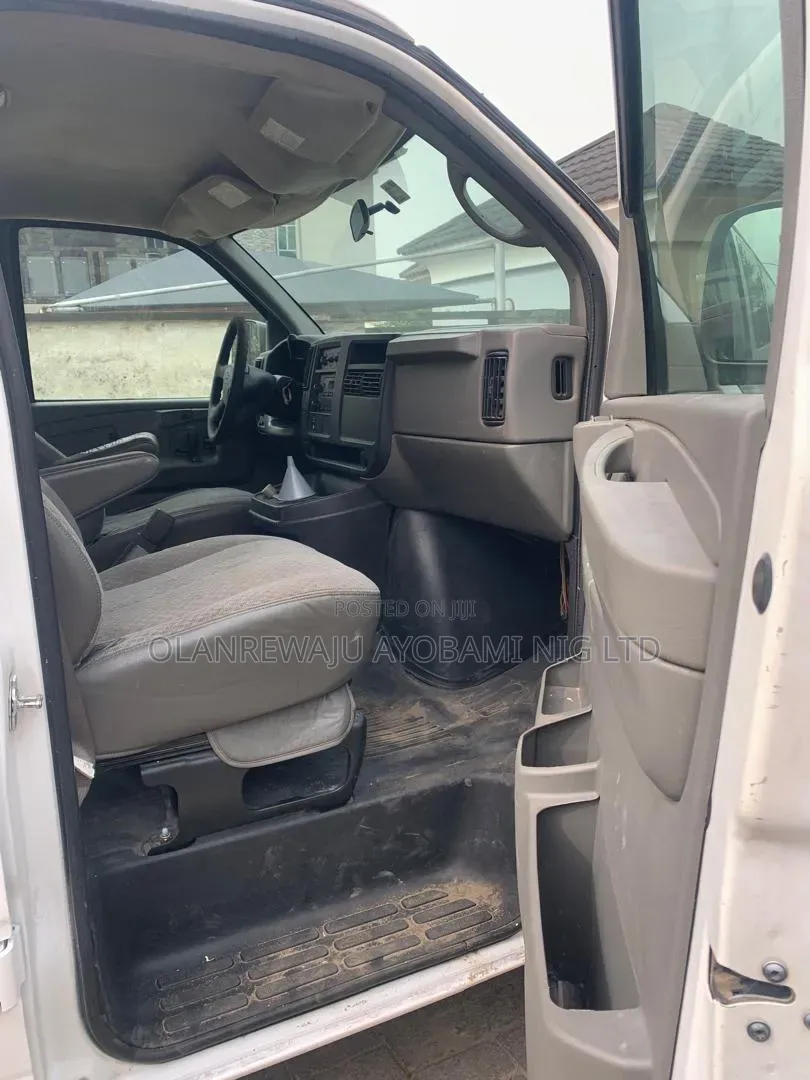 Chevrolet Avalanche 2009 White