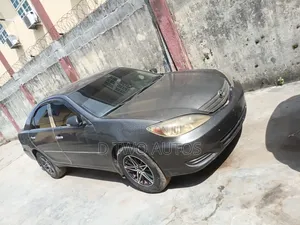 Toyota Camry XLE 4dr Sedan (2.4L 4cyl 5A) 2005 Gray