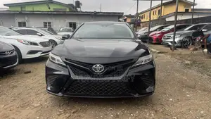 Toyota Camry SE FWD (2.5L 4cyl 8AM) 2018 Black