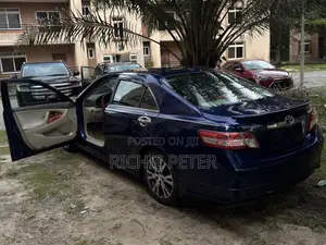 Toyota Camry XLE 4dr Sedan (2.5L 4cyl 6AM) 2010 Blue