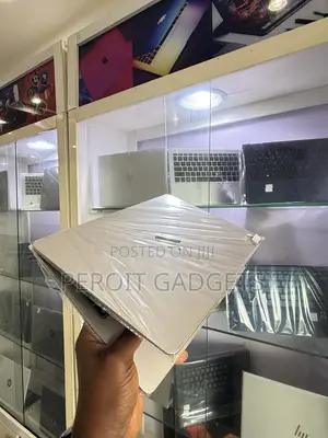 Laptop Apple MacBook Air 2024 M3 16GB Apple M3 SSD 256GB
