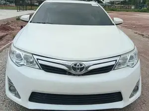 Toyota Camry XLE V6 4dr Sedan (3.5L 6cyl 6A) 2013 White