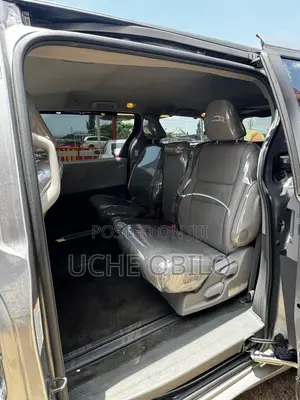 Toyota Sienna XLE 7-Passenger 4dr Minivan AWD (3.5L 6cyl 6A) 2015