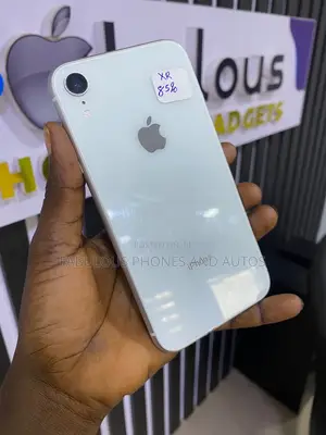 Apple iPhone XR 64 GB White