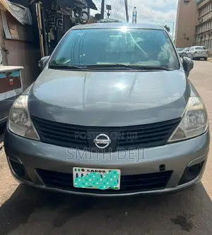 Nissan Versa 2005 Gray