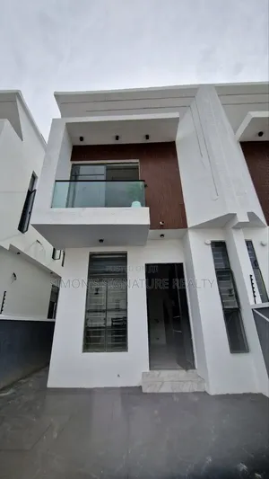 4bdrm Duplex in Ikota for sale