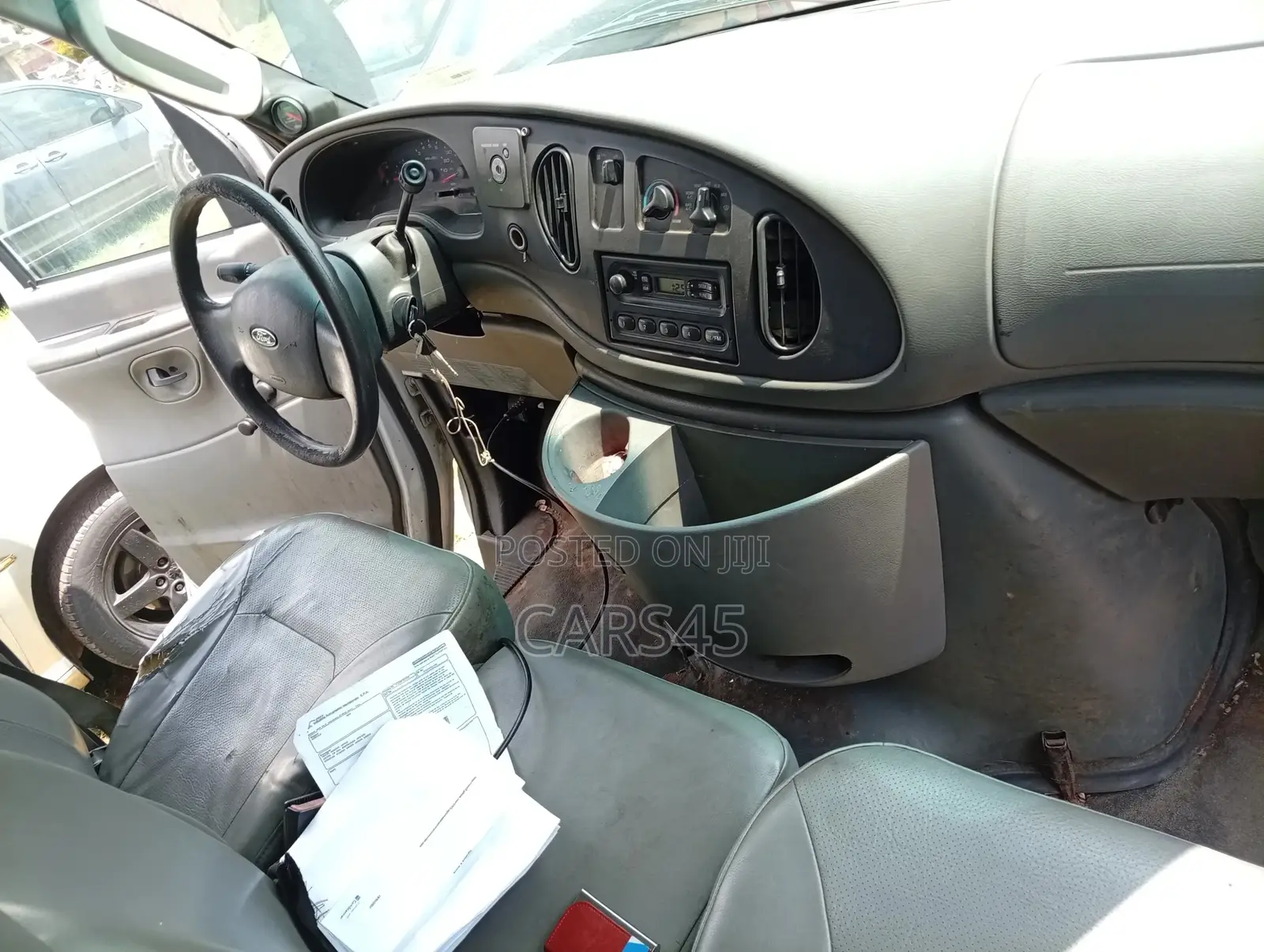 Ford E-350 2009 White