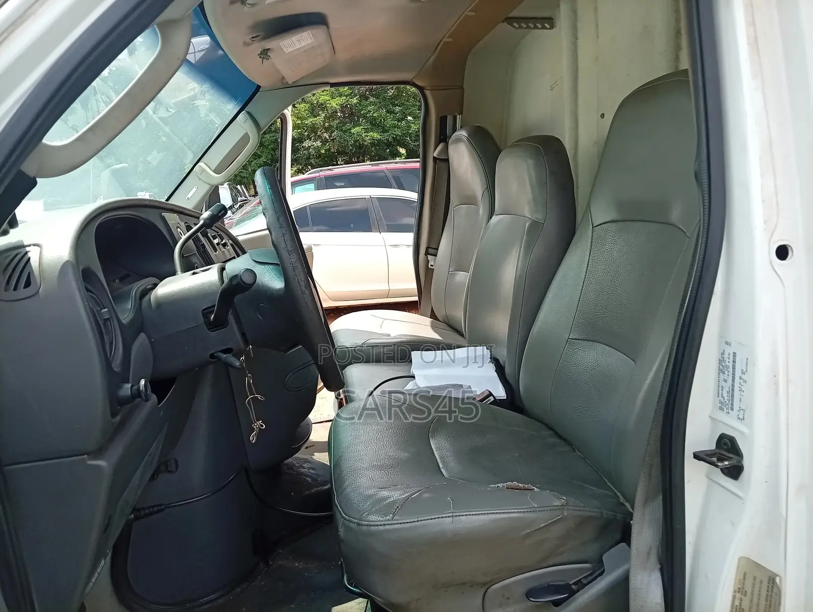 Ford E-350 2009 White