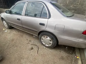 Toyota Corolla 1999 Silver