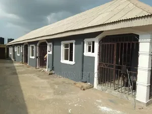 Furnished 1bdrm Room & Parlour in Adamo for rent