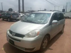 Toyota Sienna CE 2005 Gold