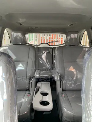 Toyota Highlander XLE 4x4 V6 (3.5L 6cyl 8A) 2018