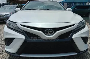 Toyota Camry XSE FWD (2.5L 4cyl 8AM) 2018 White